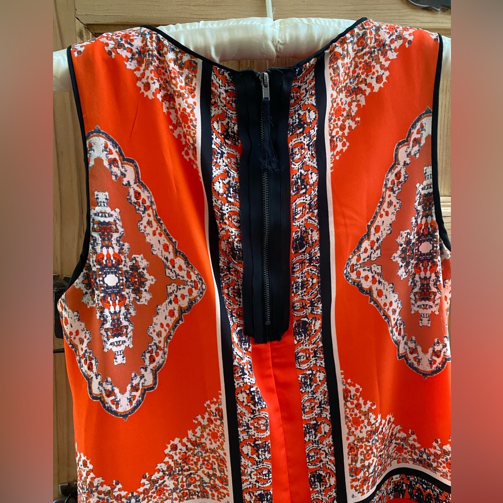 Carmen Marc Valvo shift dress - orange-red, black and cream pattern - size 2 - Picture 5 of 5